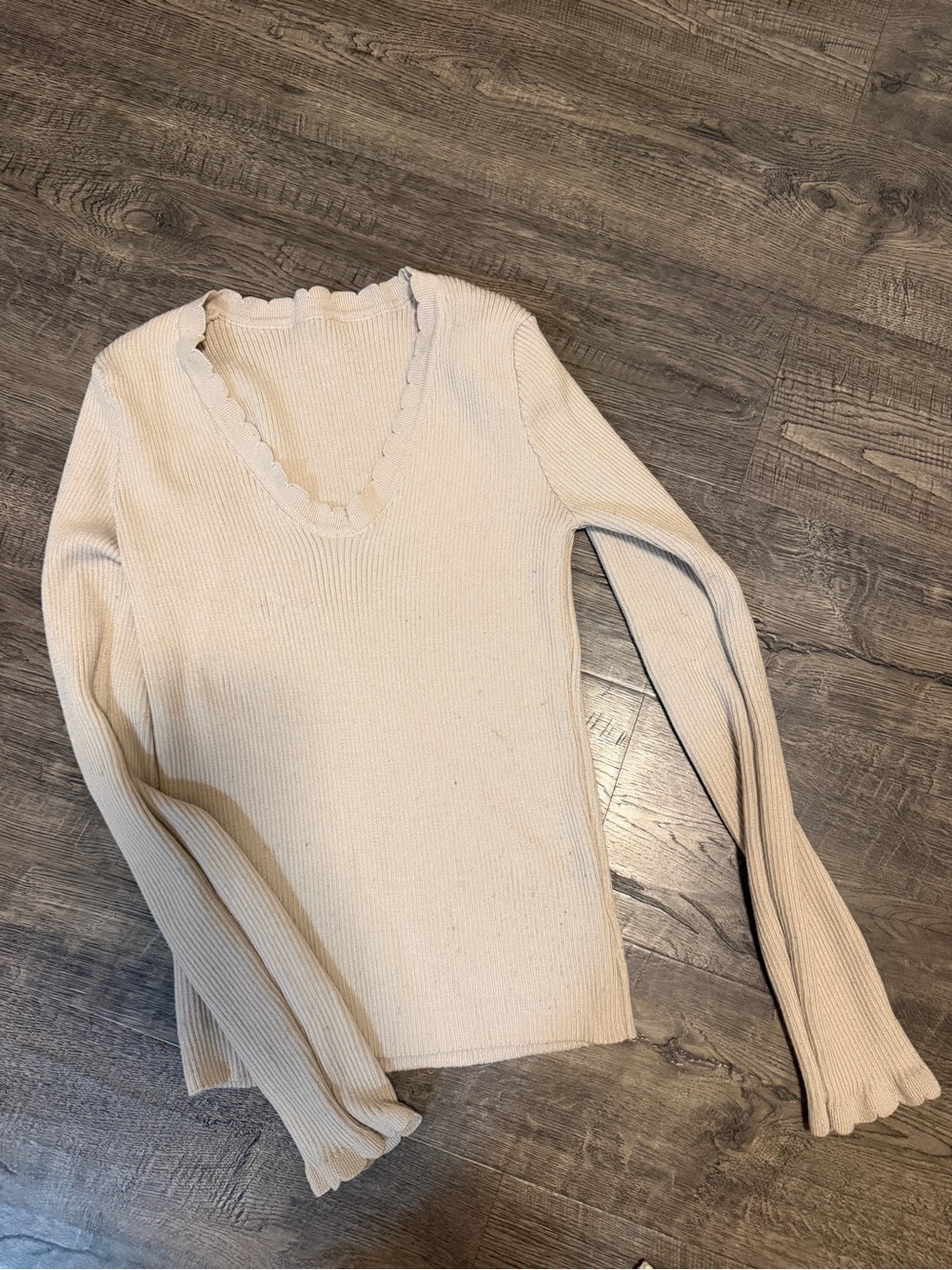SHEIN Cream Scalloped V-Neck Ribbed Sweater